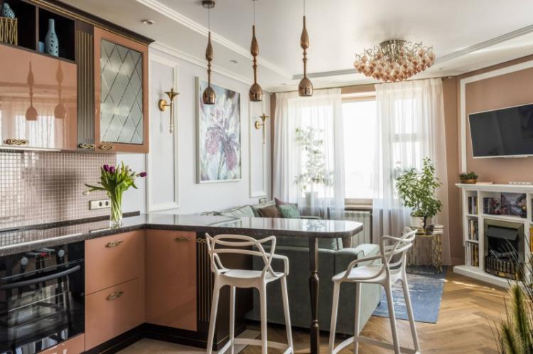 Cuisine-salon design avec cheminée