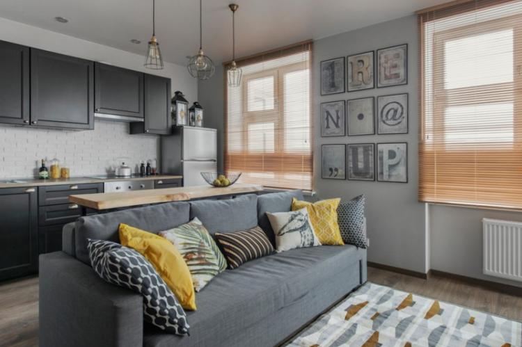 Conception de cuisine-salon - photos d'intérieurs réels