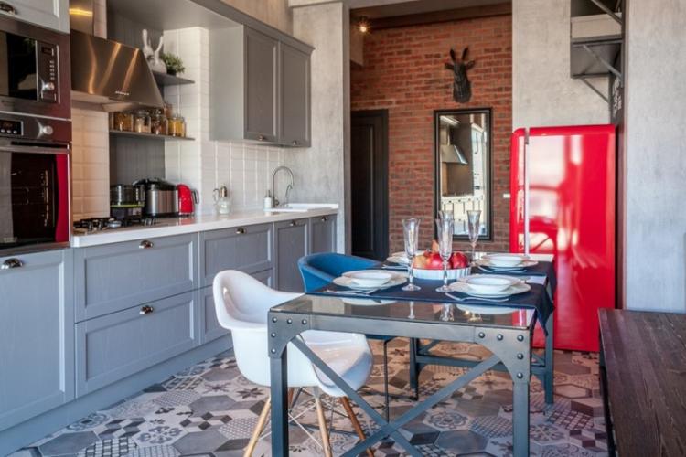 Conception d'une petite cuisine dans le style loft