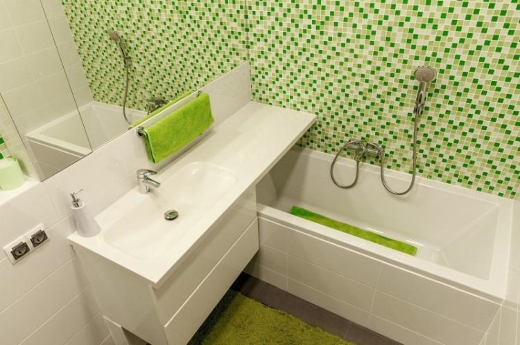 Conception de petite salle de bain - photos de vrais intérieurs