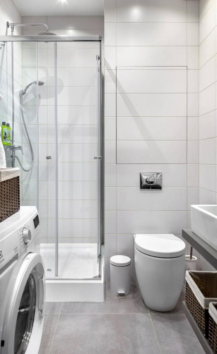 Conception d'une salle de bain combinée avec une machine à laver - photos d'intérieurs réels