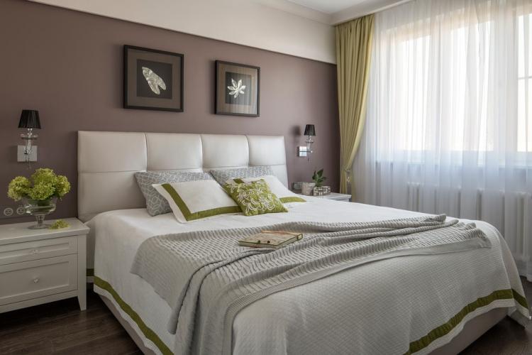 Chambre brune à Khrouchtchev - Design d'intérieur