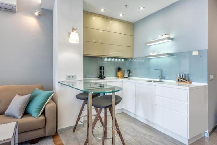 Cuisine étroite - photo de design d'intérieur