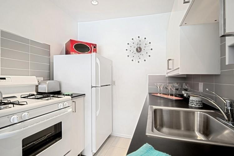 Cuisine étroite - photo de design d'intérieur