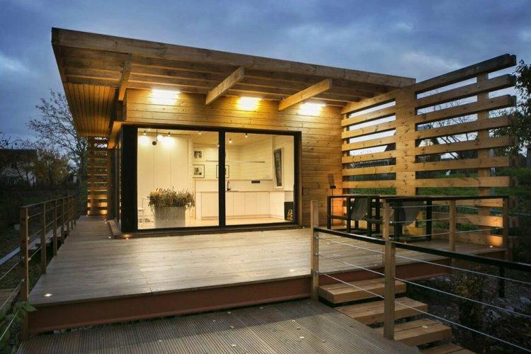 Maison de style scandinave avec porche ou terrasse - projets et photos