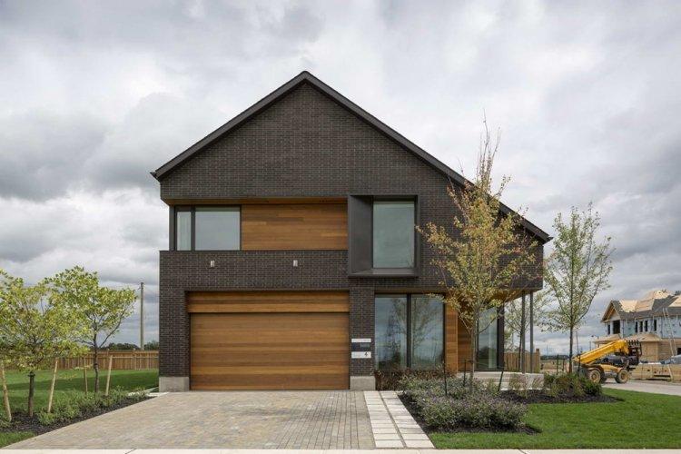 Maison de style scandinave avec un grenier - projets et photos