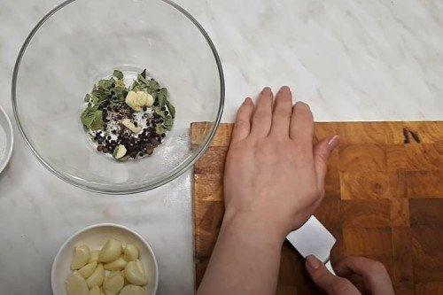 Saucisse maison à l'ail - recette étape par étape