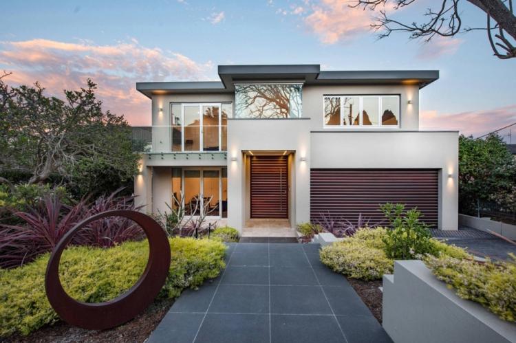 Maisons à deux étages à toit plat - projets et photos