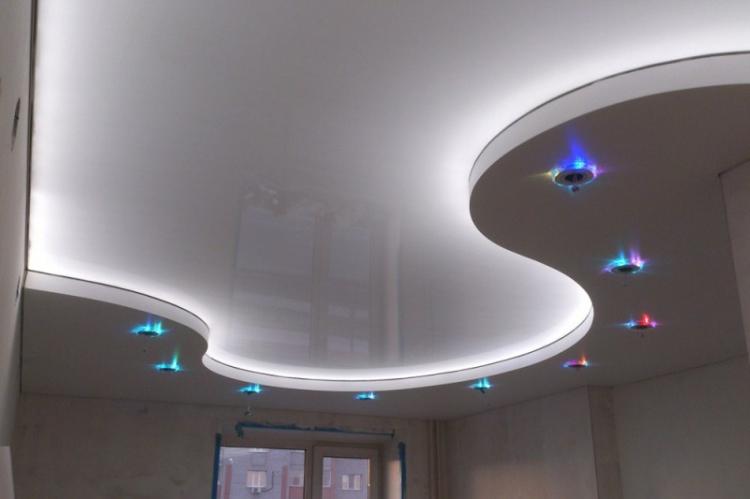 Subtilités d'installation - Plafonds tendus à deux niveaux