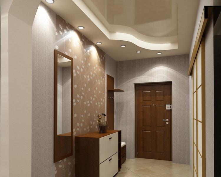 Plafonds tendus à deux niveaux dans le couloir