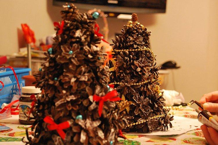 Sapin de Noël DIY fait de cônes - photos et idées