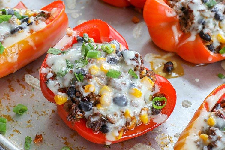 Poivrons farcis aux champignons et poulet - recettes