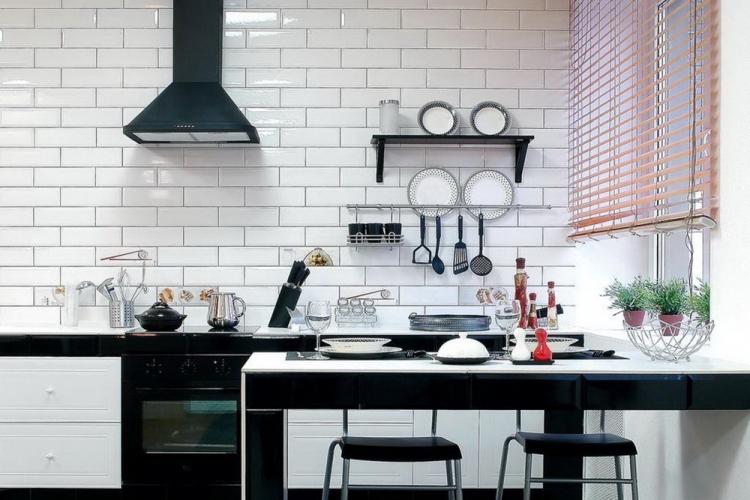 Tablier de cuisine en carreaux de céramique