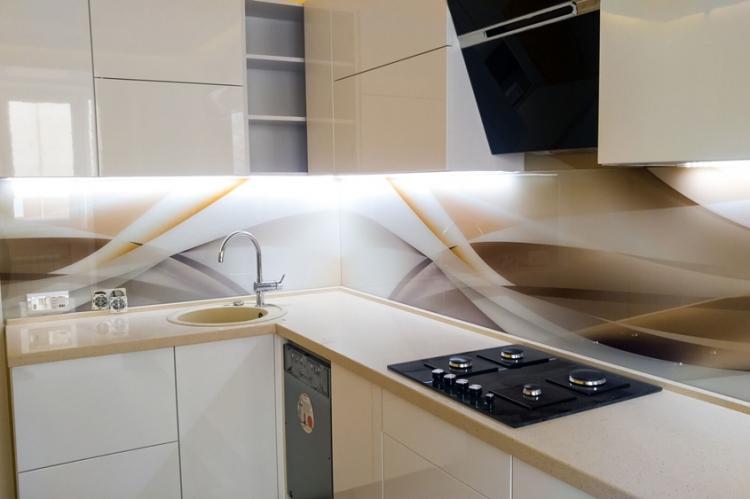 Tablier en verre dans la cuisine