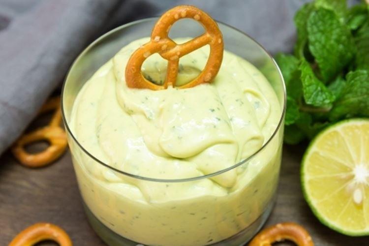 Sauce au fromage à l'avocat et à la menthe