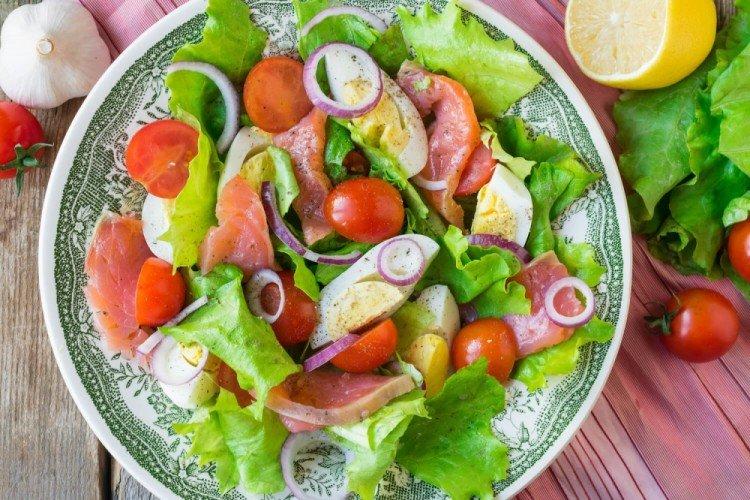 Salade aux oeufs et poisson rouge