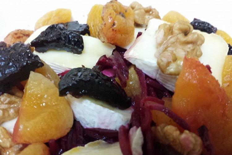 Salade sucrée à la betterave et au brie