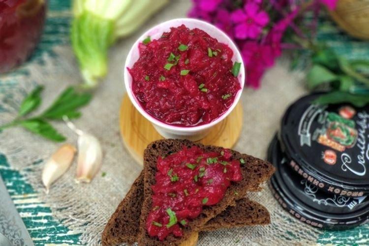 Salade de betteraves bouillies et courgettes