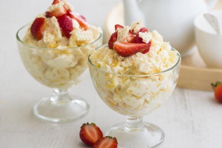 Salade de fruits à la mangue et fromage à pâte molle