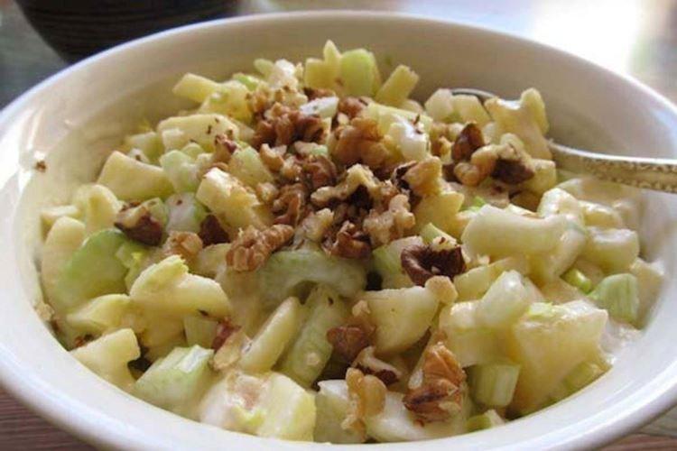 Salade d'ananas et de pommes en conserve