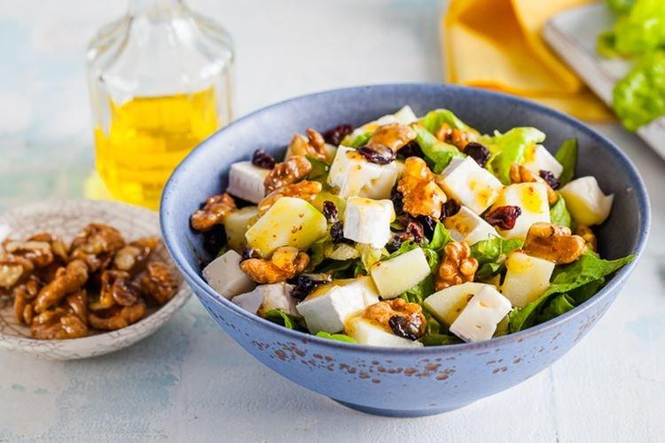 Salade de pommes, brie et miel