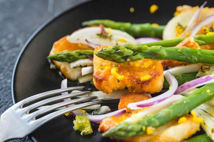 Salade de halloumi et asperges