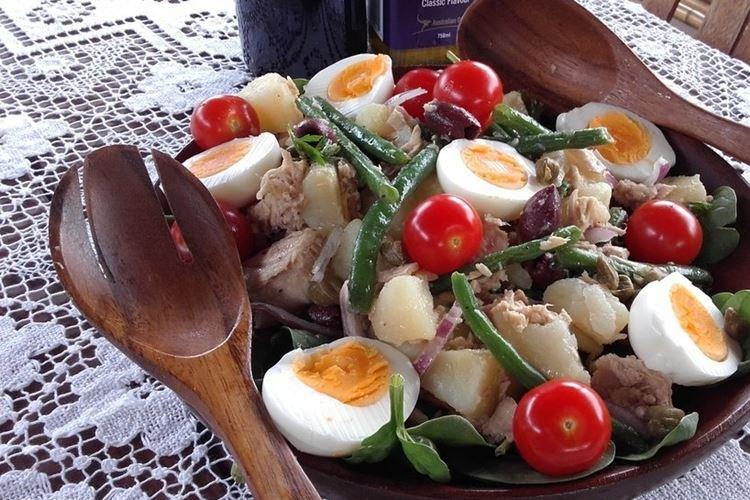 Salade de thon en conserve et haricots d'asperges