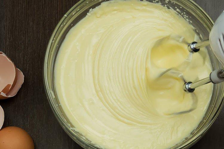 Crème sure à la crème pour gâteau