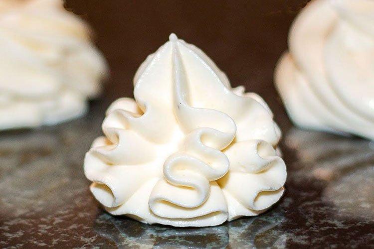 Crème sure au chocolat blanc