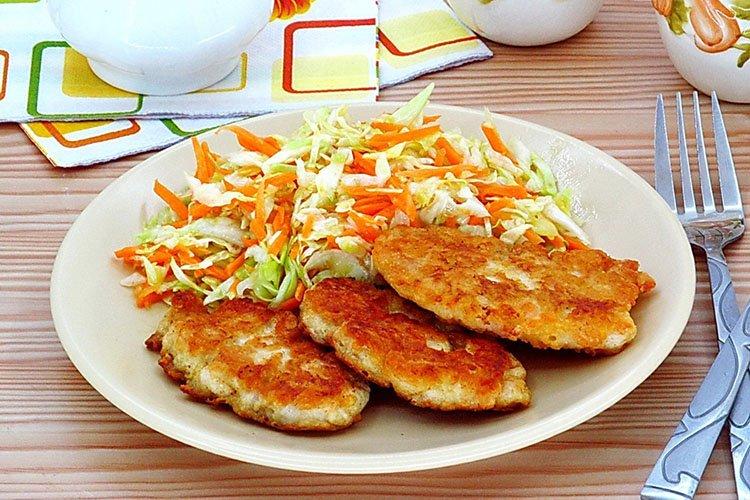 Escalopes de poulet hachées selon GOST