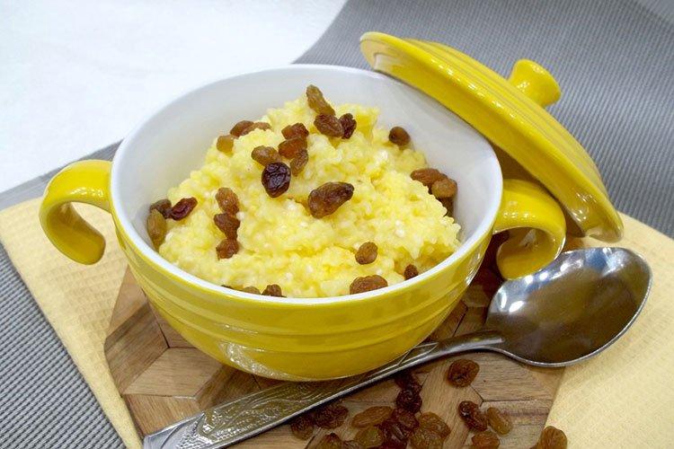 Bouillie de maïs au lait et au millet