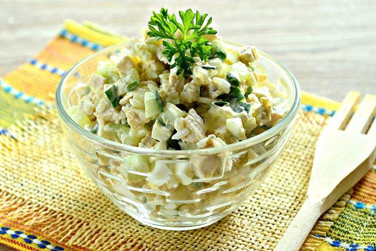 Salade de riz et saucisses