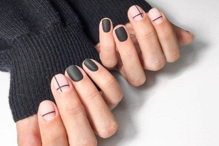 Manucure noire avec nude