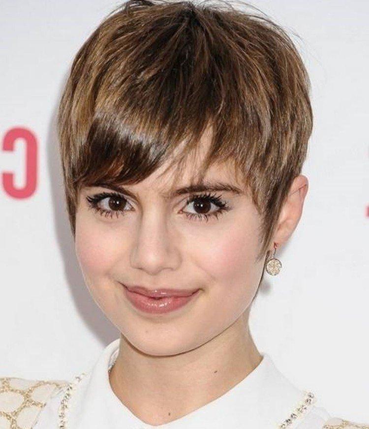 Coupes de cheveux pour un visage rond 2021 - photos et idées