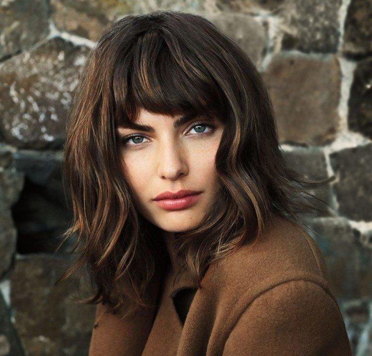 Coupes de cheveux avec frange 2021 - photos et belles idées