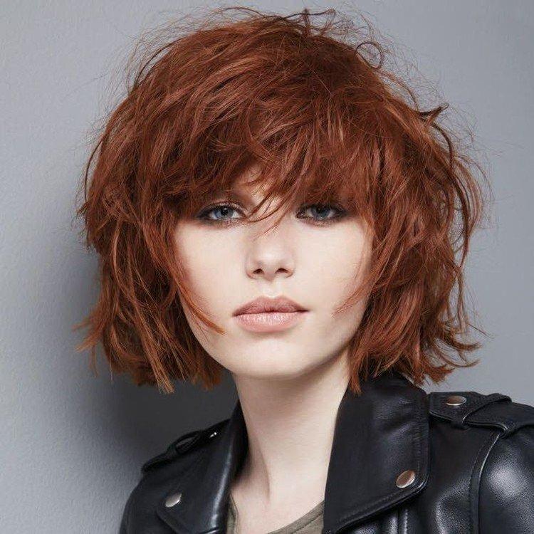 Coupes de cheveux avec frange 2021 - photos et belles idées