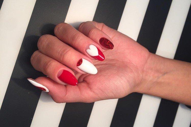 Manucure rouge et blanche