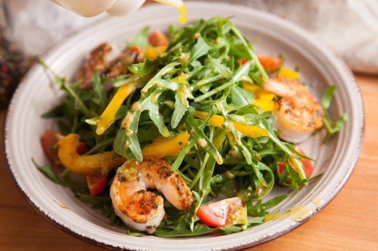 Salade de crevettes et roquette