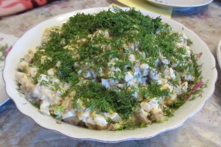 Salade de champignons frits pour le dîner