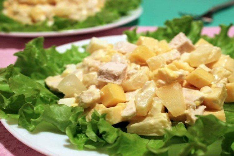 Salade de poulet fumé et ananas