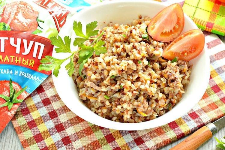 Sarrasin avec viande hachée et tomates