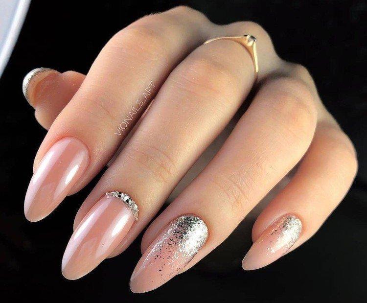 Manucure beige - photos et idées