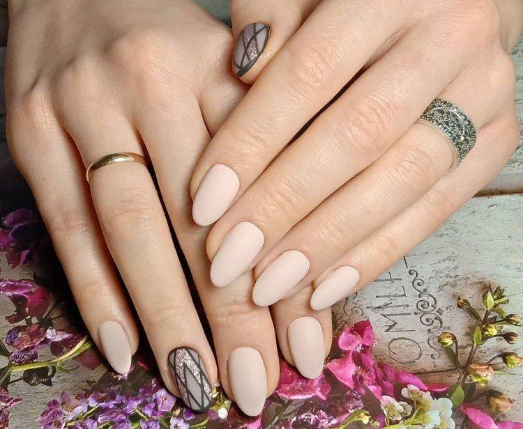 Manucure beige - photos et idées