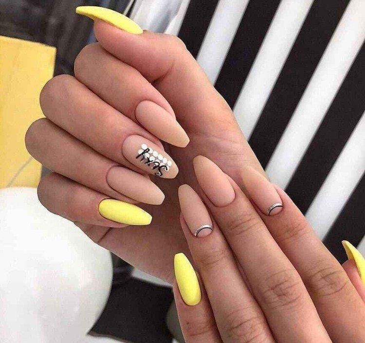 Manucure beige - photos et idées