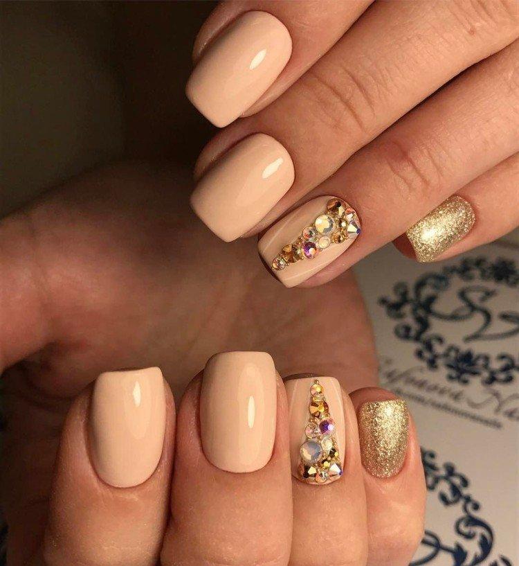 Manucure beige - photos et idées