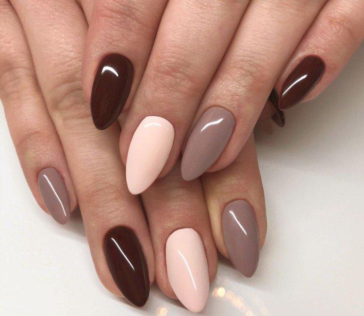 Manucure beige avec marron