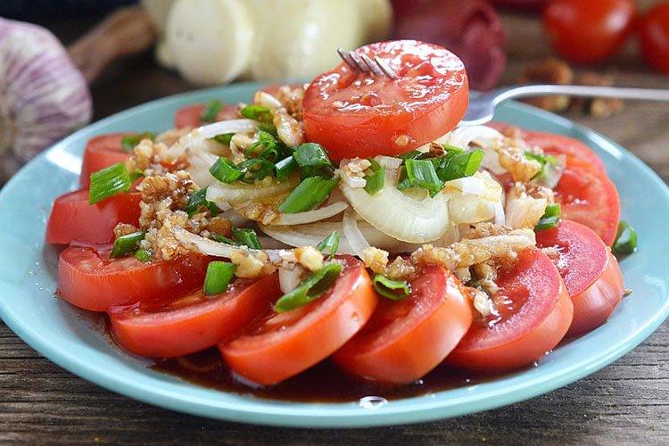 Salade de tomates aux noix