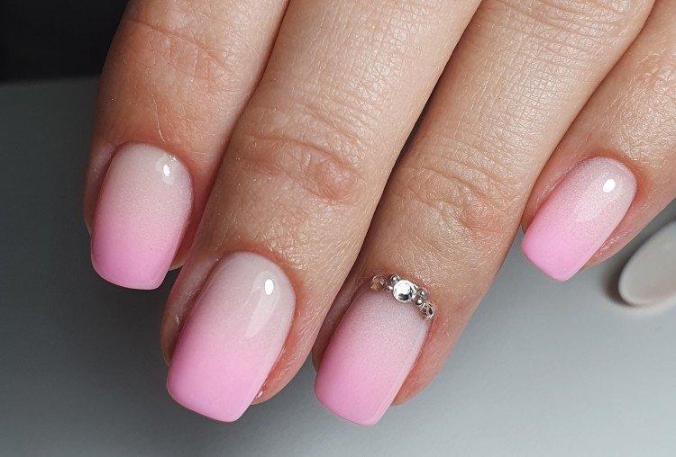 Manucure rose - photos et idées