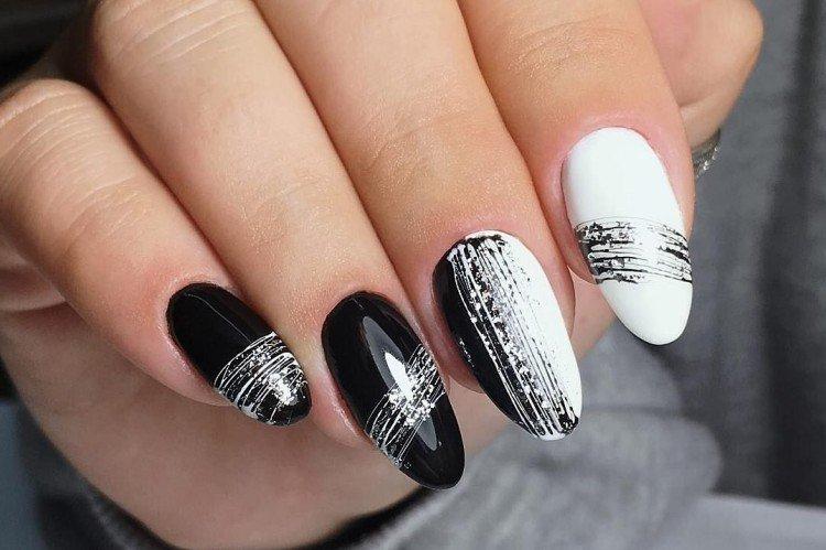 Manucure blanche avec du noir