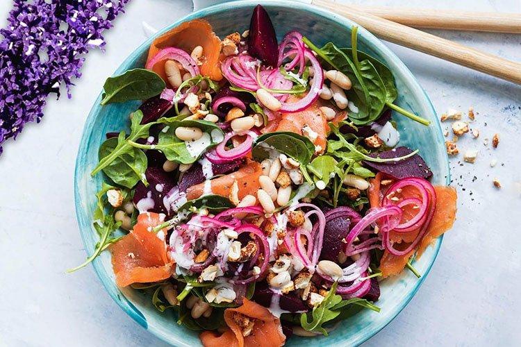 Salade de poisson rouge et épinards